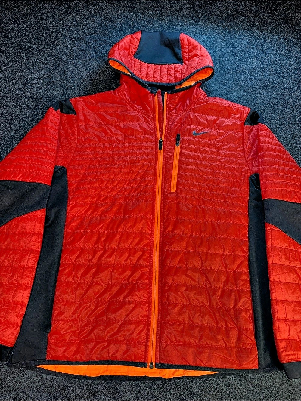 Nike Therma-FIT Red Hooded Lightweight Jacket L Activewear Comfortable Material